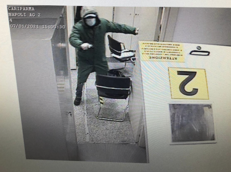 Rapina in via Pessina