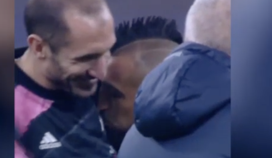 Vidal bacia la maglia