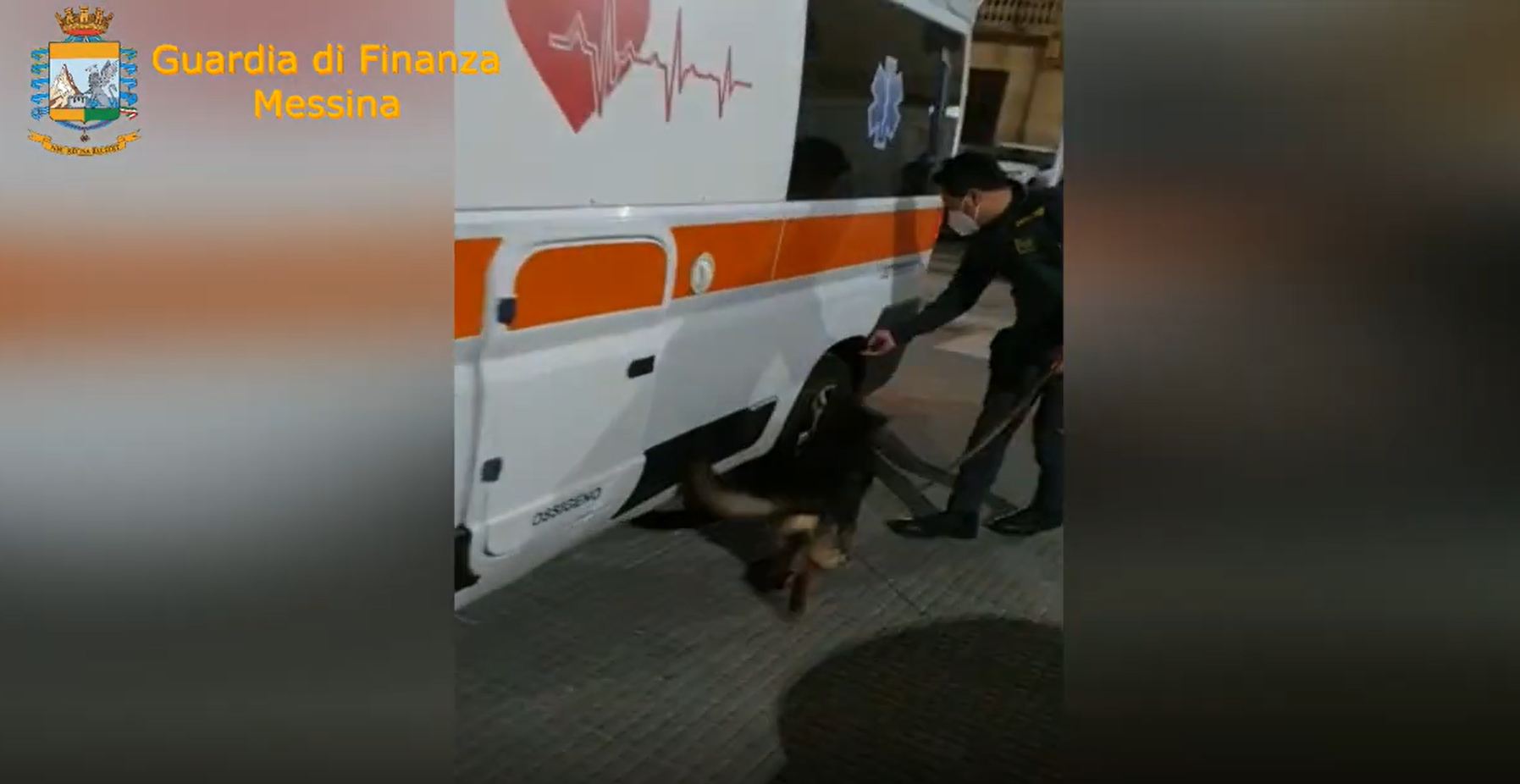 Dal traghetto sbarca un’ambulanza con 300mila euro di droga nascosti Dal traghetto sbarca un’ambulanza con 300mila euro di droga nascosti