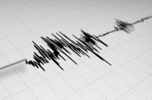 Trema ancora la terra dei Campi Flegrei. Un nuovo evento sismico è avvenuto stamattina alle 10.46 ed è stato avvertito dai residenti