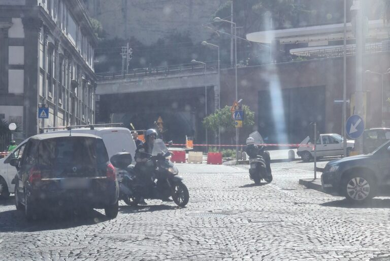 Chiusa la Galleria Quattro Giornate a #Napoli. La decisione è arrivata stamane al termine del sopralluogo dei vigili del fuoco