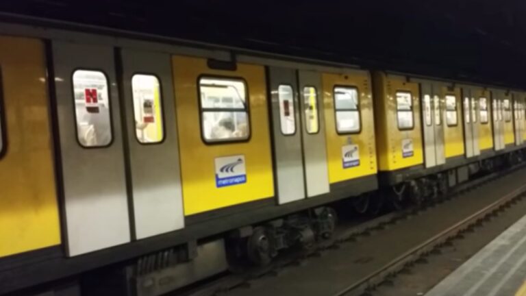 Il Comune di Napoli vende i vecchi treni della metropolitana. 2.000 euro il costo di un vagone