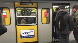 Ancora caos nella linea 1 della Metropolitana di #Napoli. Dopo lo stop di pochi giorni fa, stamane i disagi sono stati provocati dal guasto
