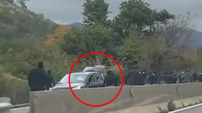 Alcune decine di ultras della Paganese si sono resi protagonisti di atti di vandalismo e aggressioni i nei confronti degli automobilisti