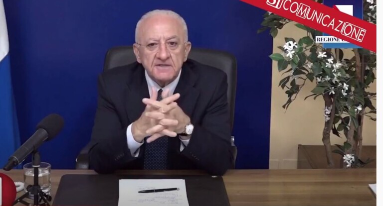 Siamo «pienamente entrati nelle quarta ondata, oggi in Campania ci sono 869 positivi», dice Vincenzo de Luca, presidente della Regione