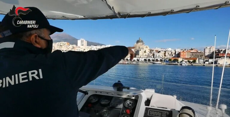 I Carabinieri di Torre Annunziata e Nucleo Subacquei di #Napoli hanno presidiato anche le acque del porto oplontino. Sotto controll