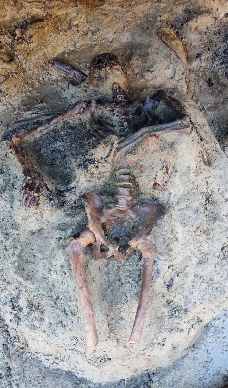 L’antica Ercolano continua a stupire: dopo il ritrovamento dello scheletro sull’antica spiaggia, e l’avvio dello scavo, una piccola borsa