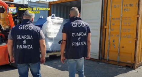I Comandi Provinciali della Guardia di Finanza di Napoli e Salerno, sotto il coordinamento della Direzione Distrettuale Antimafia