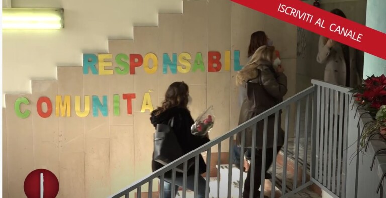 A turno gli hanno praticato un massaggio cardiaco che probabilmente gli ha salvato la vita e che di sicuro gli ha fatto riprendere i sensi