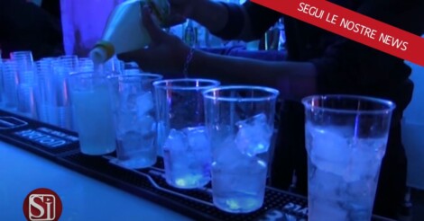 La lunga stretta alla consumazione per cibi e bevande in strada predisposta dalla Regione Campania per arginare l’epidemia