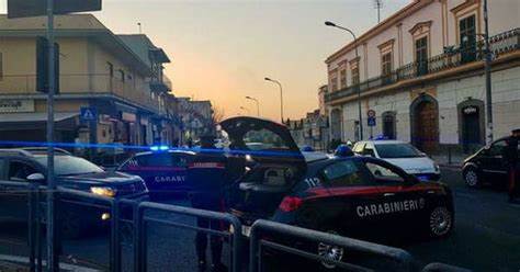 Questa notte i Carabinieri della sezione radiomobile della compagnia di Torre del Greco hanno denunciato a piede libero