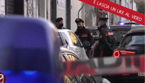 Femminicidio a Torre Annunziata. Un anziano ha ucciso una donna a colpi di pistola in via Gambardella. Sul posto i Carabinieri che hanno arrestato