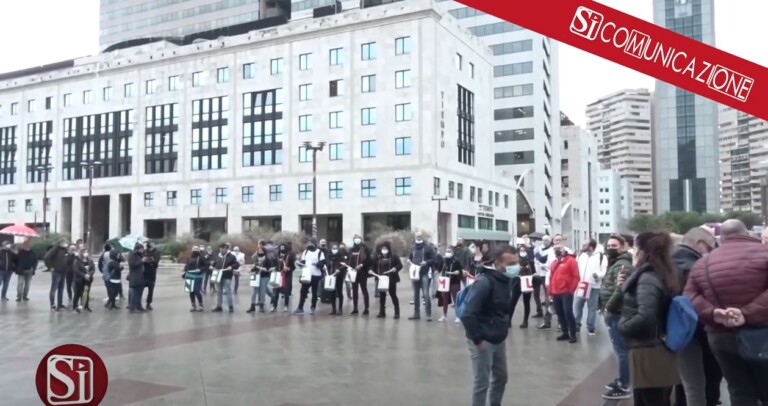 Gli operai ex Whirlpool hanno accettato l'incentivo proposto dalla multinazionale. Un'adesione pressoché unanime da parte dei lavoratori