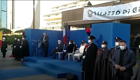 La Ministra della Giustizia, Marta Cartabia è arrivata a #Napoli alle 10.30 per partecipare alla cerimonia di intitolazione del Palazzo