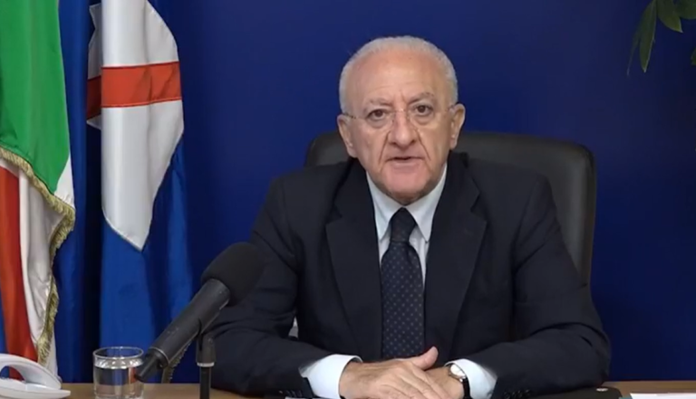 De Luca ritorna sull'incognita scuole. E' scontro con le dichiarazioni del Governo sulla necessità di tornare in aula dopo l'Epifania