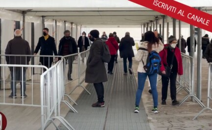 La nuova impennata nella curva dei contagi ci ricorda, a inizio anno, due dati importantissimi: il primo è relativo alla virulenza del Covid