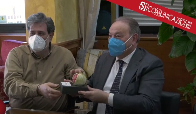 Il presidente del Consiglio Regionale Gennaro Oliviero ha ricevuto la menzione speciale del Premio “Melagrana 2020/2021