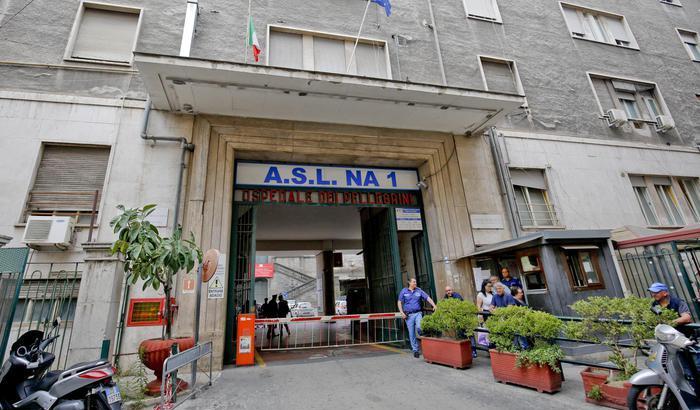 Ieri sera i carabinieri della Compagnia Stella sono intervenuti al pronto soccorso dell’ospedale Pellegrini. Lì F.D.M., 30enne di Caivano