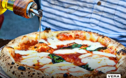 Celebrata con iniziative in tutto il mondo (covid permettendo) la giornata mondiale della pizza. Cuore dei festeggiamenti Napoli
