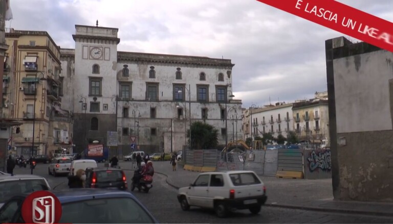 Lavori interminabili, pulizia minima e sicurezza a rischio sono solo alcune delle problematiche che affliggono l’area di Porta Capuana