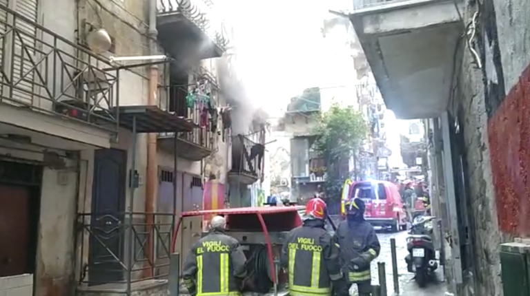 L'intervento dei pompieri nell'abitazione