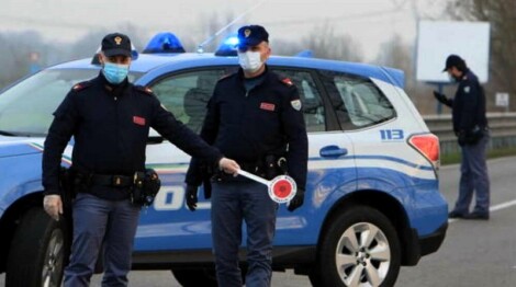 Nel Comune di Castello di Cisterna è in corso una vasta operazione della Polizia di Stato per l’esecuzione di un’ordinanza