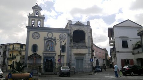 Intorno all'una del mattino, ignoti hanno fatto esplodere l'ennesimo ordigno rudimentale in piazzale Atella.