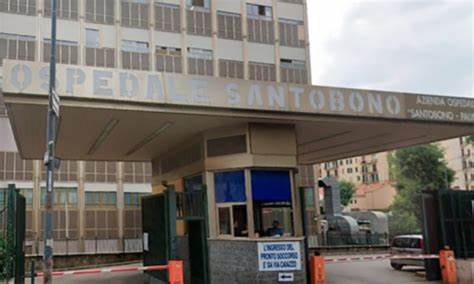 Nella serata di ieri un bambino è precipitato dal Balcone di uno stabile nella città di Quarto. Le sue condizioni sono apparse subito gravi