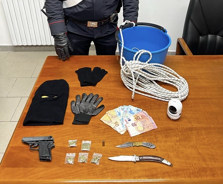 Il filo del paniere porta i Carabinieri direttamente da due pusher. In manette un uomo e una donna