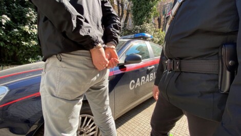 I Carabinieri della stazione di Forio hanno arrestato per atti persecutori e maltrattamenti in famiglia un 31enne