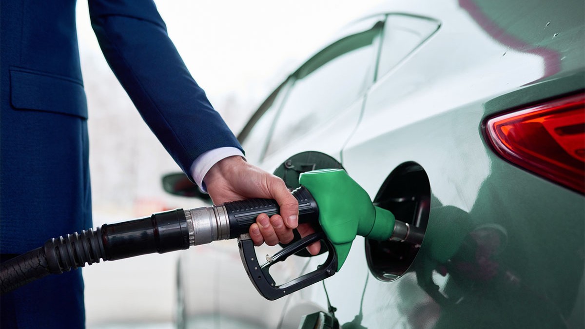 Decreto legge in Gazzetta ufficiale nella notte, per l’atteso taglio di 25 centesimi del prezzo finale di benzina e gasolio ai distributori