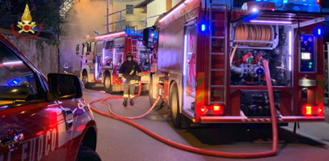 Casa in fiamme a Napoli muore ucraina di 23 anni salva la bambina di 5 le fiamme In un'abitazione in vico Sant'antonio Abate 21