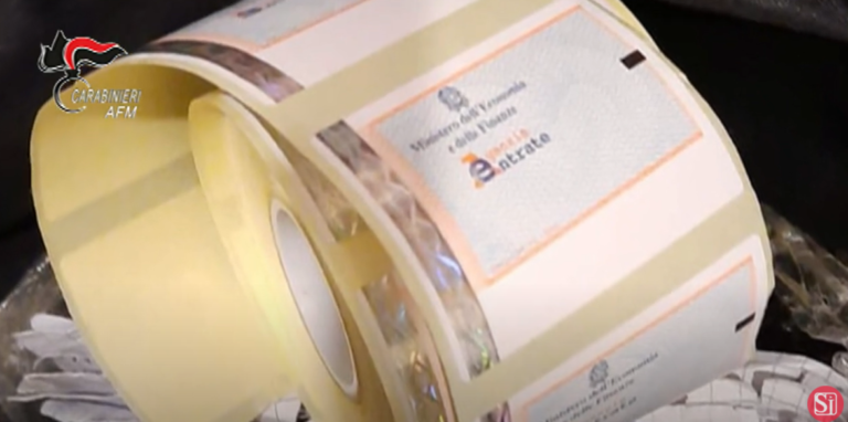 Marche da bollo false spacciate da parcheggiatori abusivi fuori agli uffici pubblici e anche da avvocati per le pratiche giudiziarie