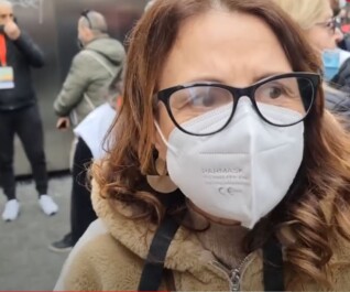 Il serpentone che percorre le vie di Napoli organizzato da Libera ha mille volti, studenti, lavoratori e tantissimi