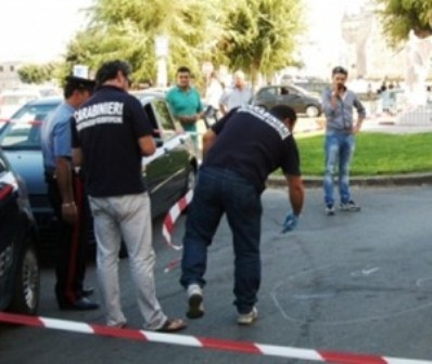 Nella tarda serata di ieri un uomo di 46 anni, già noto alle forze dell'ordine, è stato curato all'ospedale di Frattamaggiore 