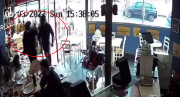 Ancora un assalto armato all‘interno di un ristorante nel napoletano è accaduto il pomeriggio di domenica tra Cercola e San Sebastiano