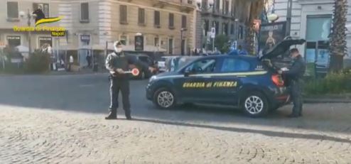 Il Comando Provinciale della Guardia di Finanza di Napoli nel corso di due distinti interventi, tra i quartieri “San Carlo Arena” e “Pendino”