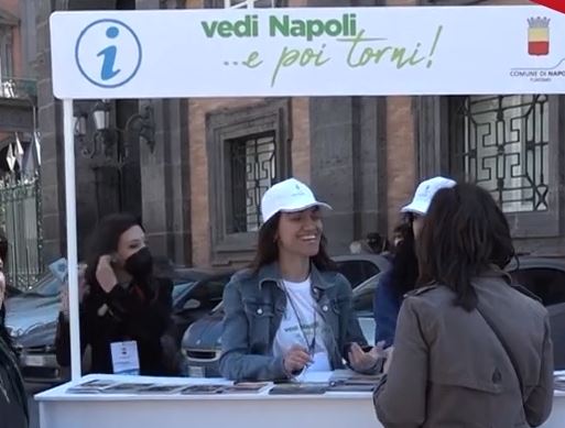Informare i turisti rispetto alle bellezze che Napoli offre e fornire loro una prima accoglienza con questo obiettivo il Comune di Napoli