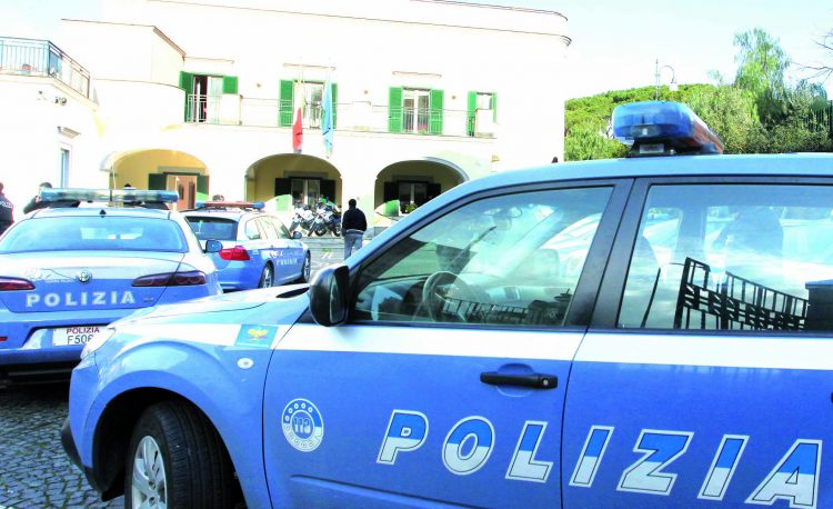 Con sette coltellate al cuore è morto Giovanni Guarino 19enne di Torre del Greco la lite è avvenuta in zona Leopardi
