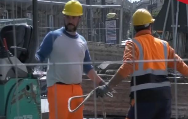 Gravissimi disservizi sul corso Umberto I nei dintorni di piazza Municipio ieri sera, intorno alle 22 è saltata la corrente