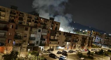 Boato a Ponticelli. Un ordigno è esploso sotto al cavalcavia di via Angelo Camillo de Meis al confine con il comune di Cercola