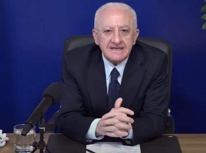 E' il giorno del formale "Fine emergenza Covid" e De Luca ha sottolineato la situazione ancora non serena in Campania