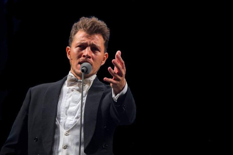 Il tenore Giuseppe Gambi vola a Praga, prima di una lunga serie di tappe mondiali in cui è stato coinvolto grazie alla collaborazione con Adriano Aragozzini