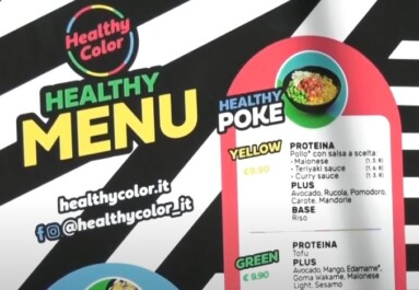 Tantissime le persone in fila da questa mattina all’esterno di Healthy Color, la nuova sede a #Napoli della catena di ristorazione