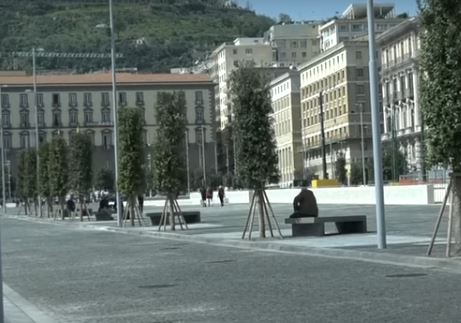 Riapertura con qualche polemica per la nuova piazza Municipio uno dei centri nevralgici della vita pubblica di Napoli