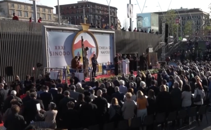 Chiesa di #Napoli, ora sai da dove ripartire: dalle periferie, dagli uomini del pane amaro, dagli affamati di tenerezza, dagli esclusi