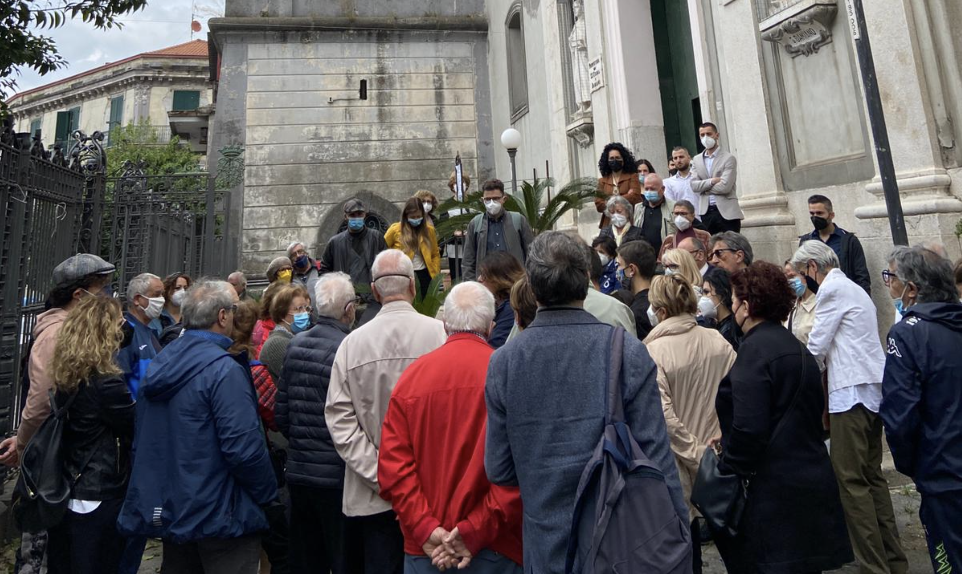 folla per l'anteprima del Maggio