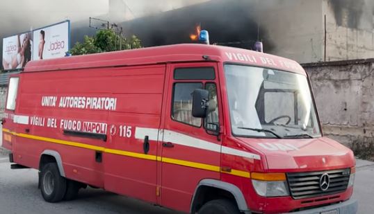 Il Sindaco Gaetano Manfredi ha seguito la vicenda dell’incendio divampato nell’ex Mercato Ortofrutticolo interfacciandosi fino a tarda sera