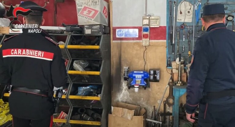 A Melito di Napoli i Carabinieri della locale tenenza insieme ai colleghi forestali hanno denunciato il titolare di un’auto-officina