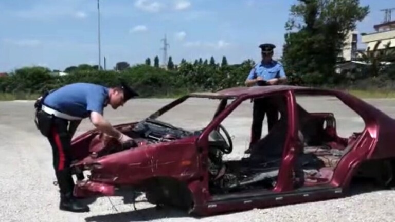 Sono 18 le persone oggetto di misura cautelare da parte dei carabinieri al termine di indagini su furti d'auto iniziate nel 2018